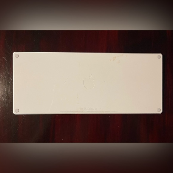 Apple Slim White Key Board FOR PARTS ONLY - Picture 2 of 4